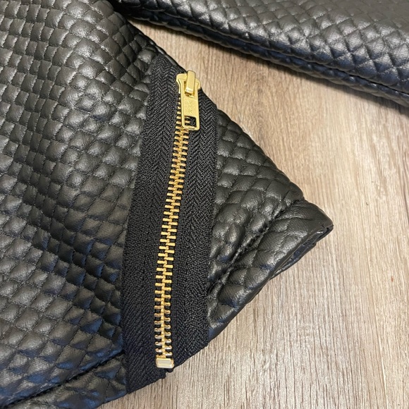 Faux Leather quilted top with gold metal zippers - Picture 4 of 14